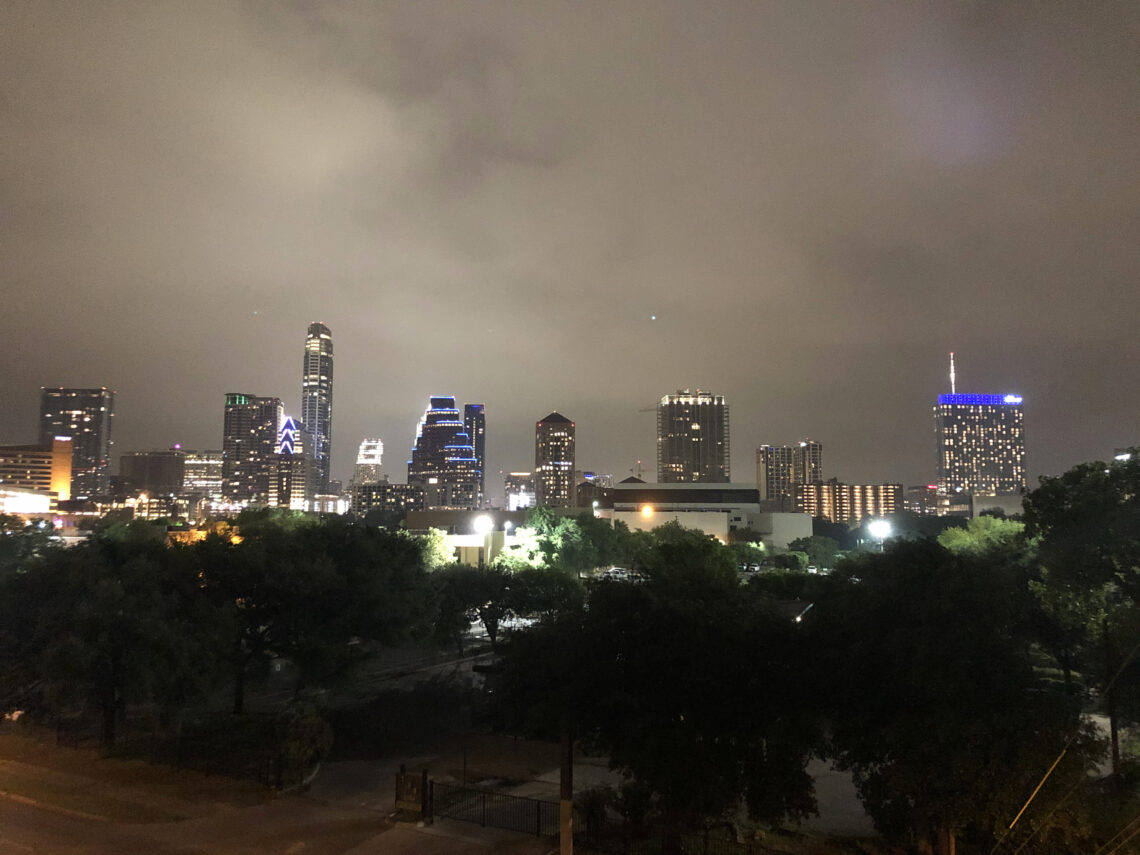 Regn, Outlet og flagermus…